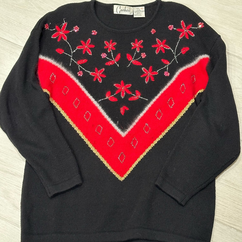 Winter sweater it’s giving 80/90s with shoulder pads